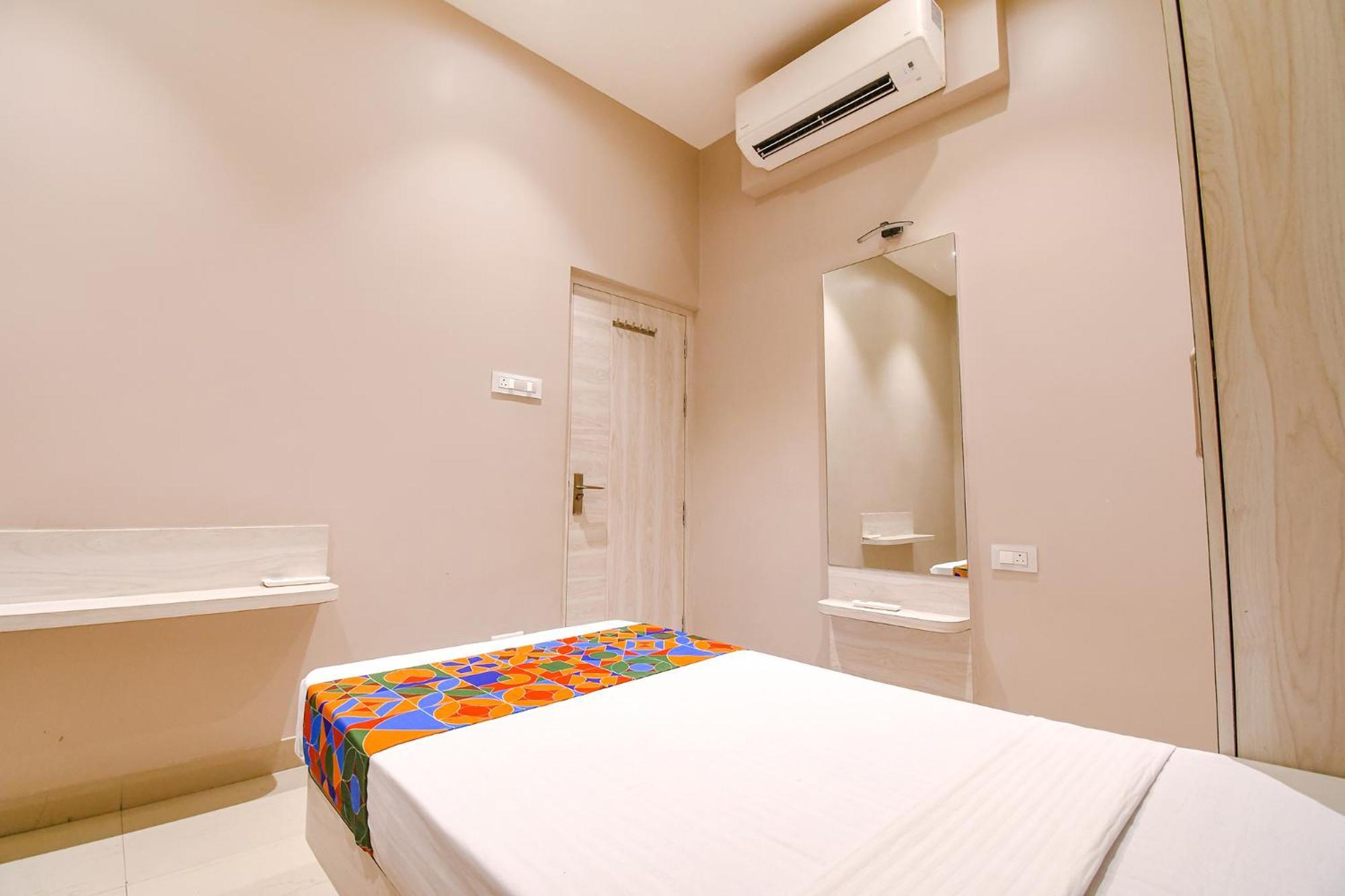 Fabhotel Kitchen Q Inn - Belaghata Kolkata Bagian luar foto